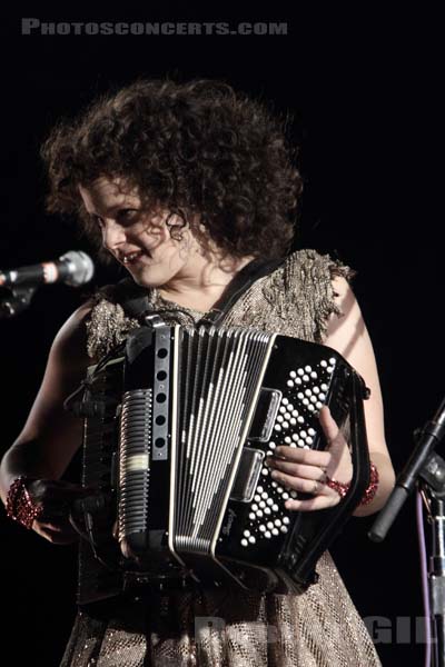 ARCADE FIRE - 2010-08-29 - SAINT CLOUD - Domaine National - Grande Scene - 